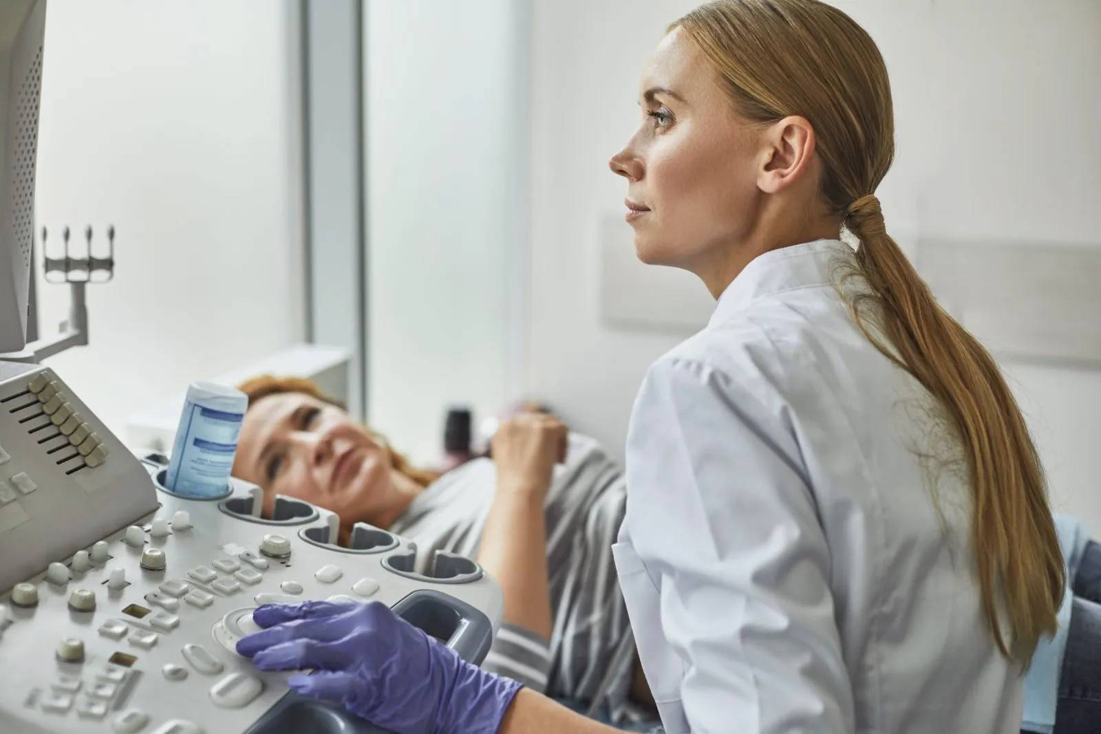 Roshal Health technologist performing an ultrasound